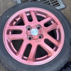 ダイハツ純正　15インチ　🌸 ピンク塗装　中古　スタッドレス付きの画像