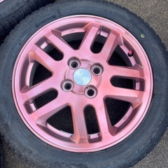 ダイハツ純正　15インチ　🌸 ピンク塗装　中古　スタッドレス付きの画像