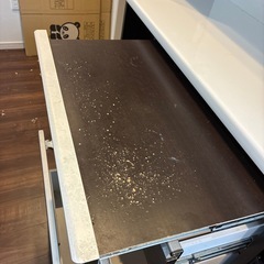 大きめの食器棚の画像