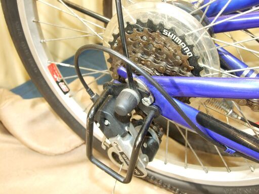 【紋別市発】折畳自転車　キャプテンスタッグ　20インチ　６段変速　ブルー　パンクなし　折りたたみ自転車　キャンプ/アウトドア/通勤/通学/レジャー/旅行　使用少ない　作動確認　中古品
