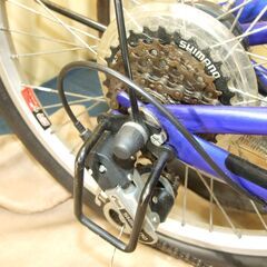 【紋別市発】折畳自転車　キャプテンスタッグ　20インチ　６段変速　ブルー　パンクなし　折りたたみ自転車　キャンプ/アウトドア/通勤/通学/レジャー/旅行　使用少ない　作動確認　中古品の画像