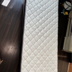 シングルベッド枠とマットレスの画像