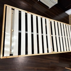 シングルベッド枠とマットレスの画像