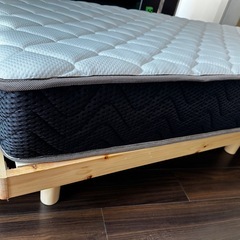 シングルベッド枠とマットレスの画像