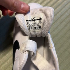 新品未使用スニーカーの画像