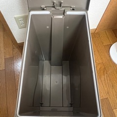 ゴミ箱の画像