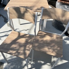 ダイニングテーブル椅子の画像