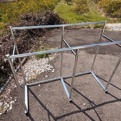 伸縮可能なスチールラック（押入れにも）の画像