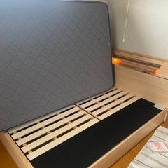 ダブルベッド＋マットレス　の画像