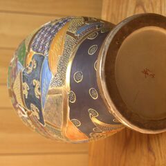 古い大きな花瓶ですの画像