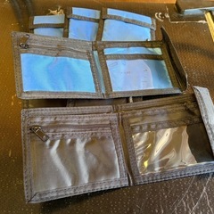 ナイロン二つ折り財布の画像