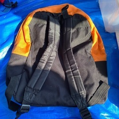 オレンジリュックの画像