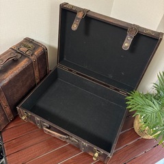 【引越放出品‼︎11】アンティークビンテージ調レザートランク大小2点セットインテリア収納ケースボックスの画像