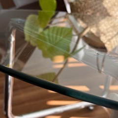 ガラス丸テーブル／ローテーブルの画像