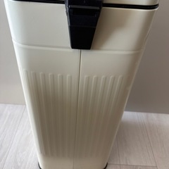 ゴミ箱　ペダル式の画像