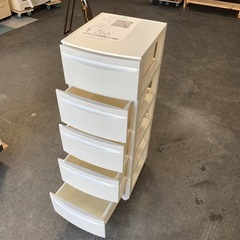 見た目ホワイトな5段衣装ケースの画像