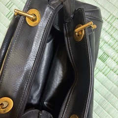 黒 ハンドバッグの画像