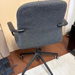IKEA デスクチェア LÅNGFJÄLL ロングフィェル  アームレスト付きの画像