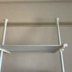 突っ張り洗濯機ラックの画像