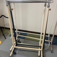 ハンガーラックの画像