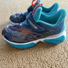 瞬足スニーカー  19cmの画像