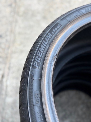 夏タイヤ　２０５／４０Ｒ１７　バリ目‼️