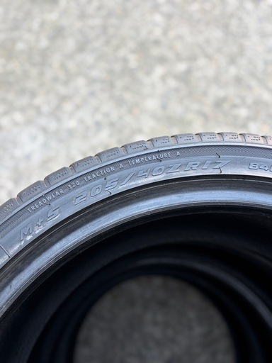 夏タイヤ　２０５／４０Ｒ１７　バリ目‼️