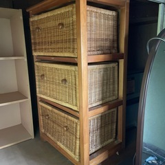 衣装ケース、タンス たくさんの画像