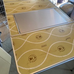 コールマン大きい折りたたみテーブルの画像