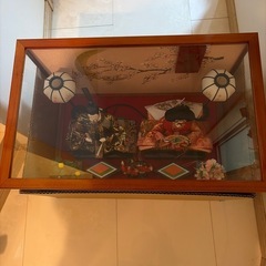 お雛様のガラスケースの画像