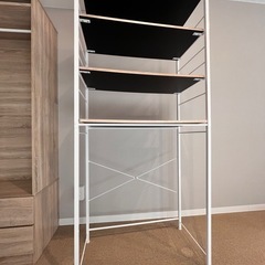 冷蔵庫、収納ラック、本棚、その他家電諸々の画像