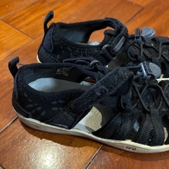 KEEN キッズ黒サンダル　18.5の画像