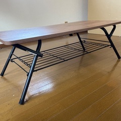 木目調のローテーブルの画像