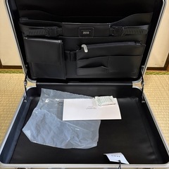 新品アタッシュケースの画像