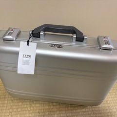 新品アタッシュケースの画像