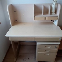 無料　勉強机　学習つくえ机の画像