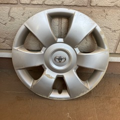トヨタ製15インチホイールキャップ4枚の画像
