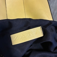 ZARAイエローショルダー
の画像