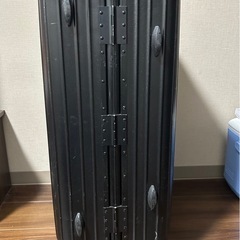 黒スーツケースの画像