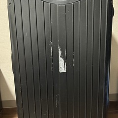 黒スーツケースの画像