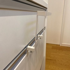 キッチン　シンク下　タオルかけの画像