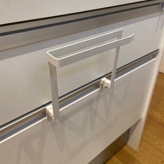 キッチン　シンク下　タオルかけの画像