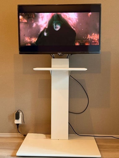 【美品】2021年製 Hisense 32V型テレビ＋壁寄せスタンド（昇降・角度調整可）