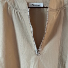 腕がフワッと可愛いロングワンピースの画像