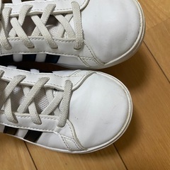 adidas アディダス スニーカー 白 黒ライン 20cmの画像