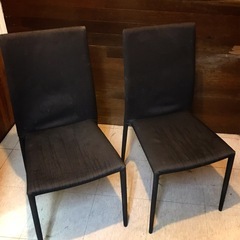 テーブルとイスの画像