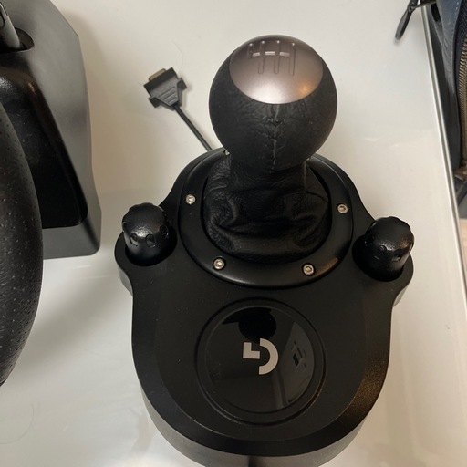 logitech G29  DRIVING FORCE ほぼ未使用