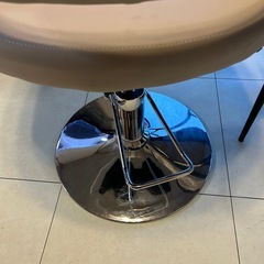 ヘアカットチェア　中古美品の画像
