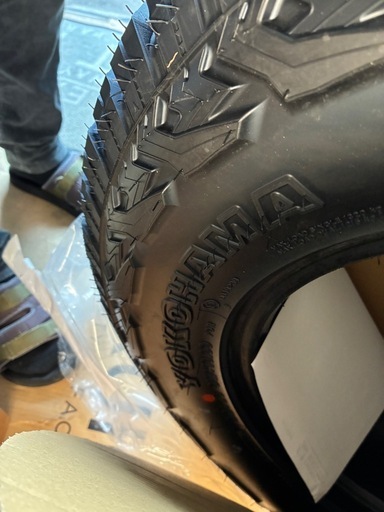 新品　ジオランダーx−at   245\70r16  