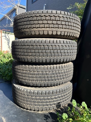 ハイエース、キャラバン　スタッドレス 195/80R15 ホイール付き4本 溝あり